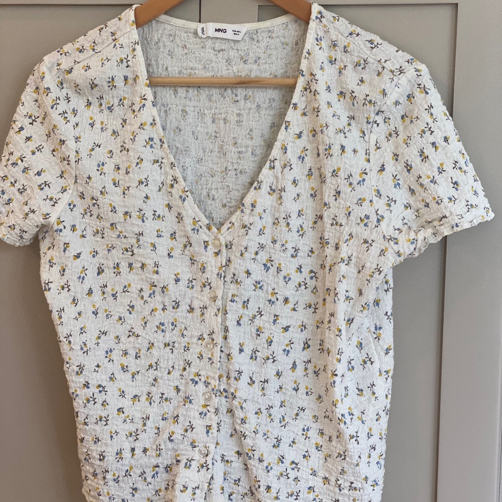 Mango v neck floral button up top